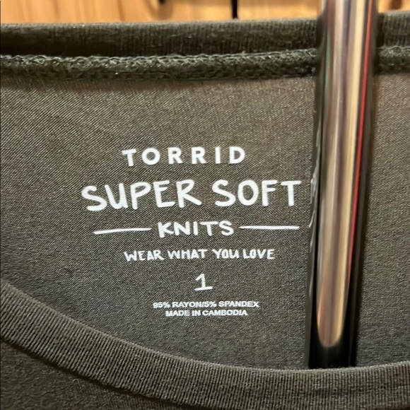 Torrid Olive Green Long Sleeve Tee - Picture 2 of 6